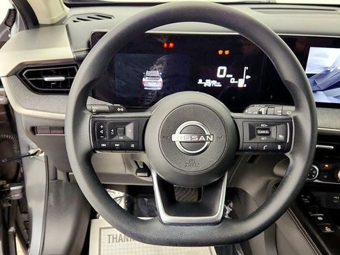 Used 2025 Nissan Kicks SV AWD/4WD image 13