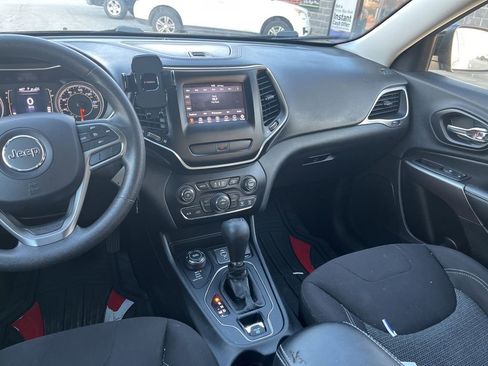 Used 2019 Jeep Cherokee Latitude w/ Popular Appearance Group image 27