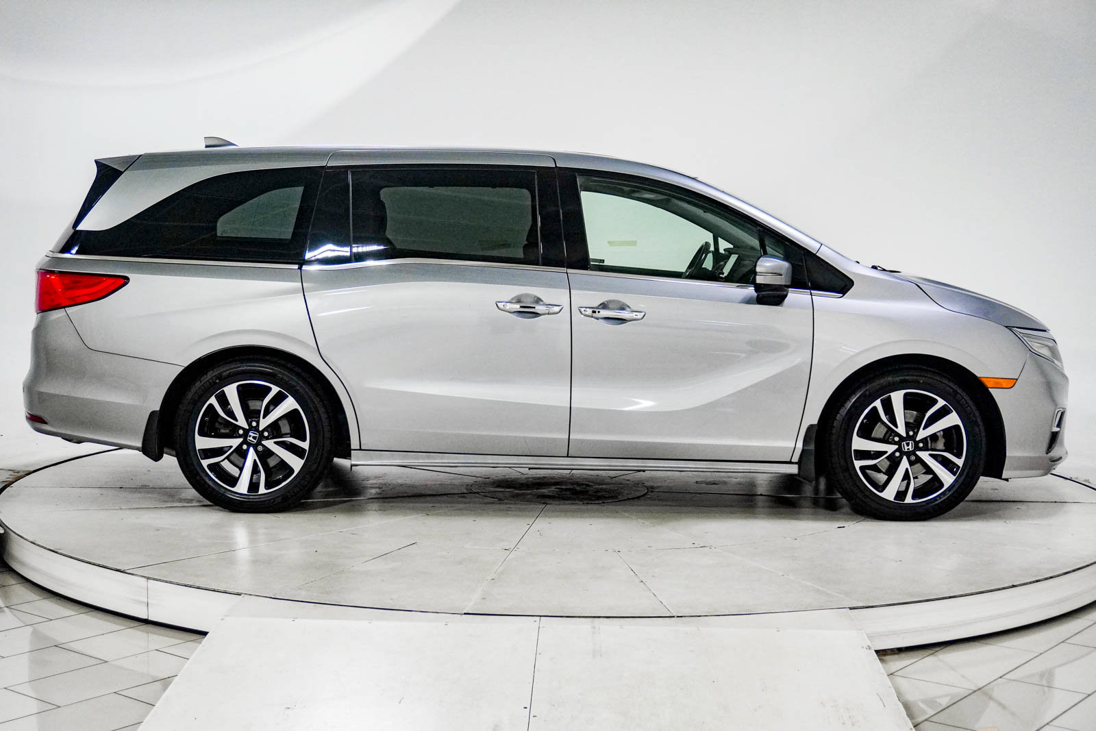Used 2019 Honda Odyssey Elite image 12