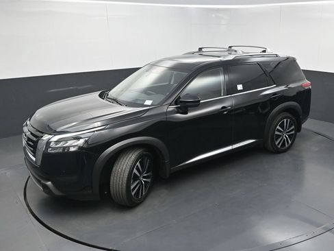 Used 2025 Nissan Pathfinder Platinum FWD image 36