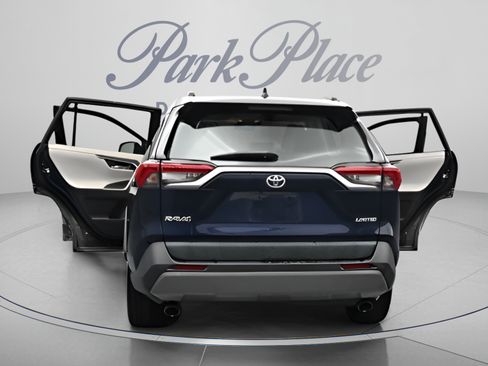 Used 2019 Toyota RAV4 Limited w/ Cold Weather Package FWD image 11