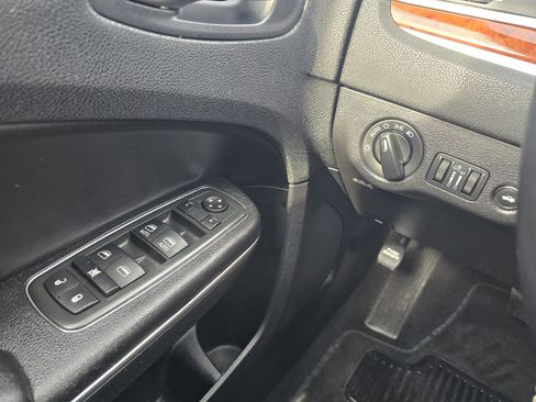 Used 2012 Chrysler 300 RWD image 13