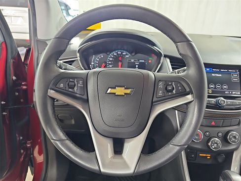 Certified 2022 Chevrolet Trax LT w/ LT Convenience Package image 21