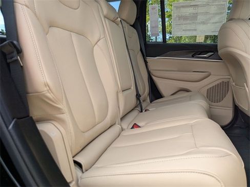 New 2025 Jeep Grand Cherokee Limited image 35