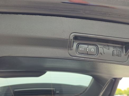 Used 2022 Ford Explorer XLT w/ Equipment Group 202A image 15