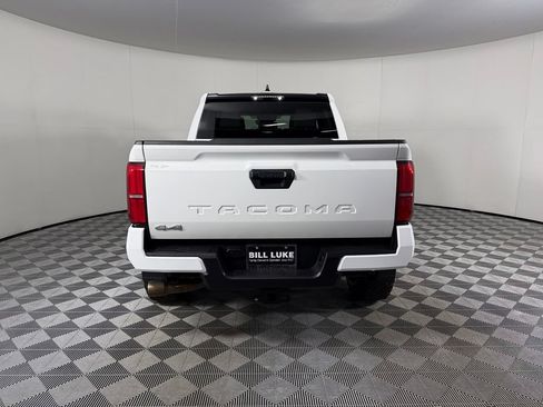 Used 2026 Toyota Tacoma SR5 AWD/4WD image 9