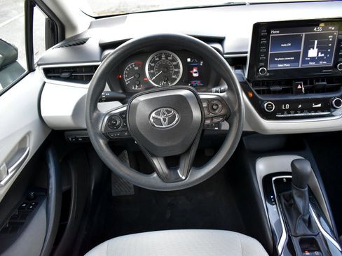 Used 2021 Toyota Corolla LE image 12