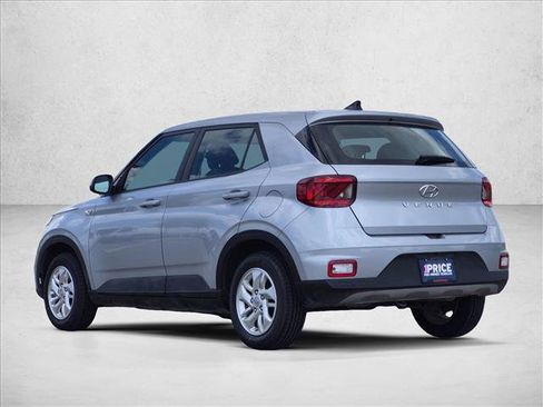 Used 2021 Hyundai Venue SE FWD image 8