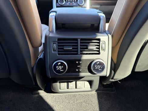 Certified 2024 Land Rover Discovery Dynamic SE image 17