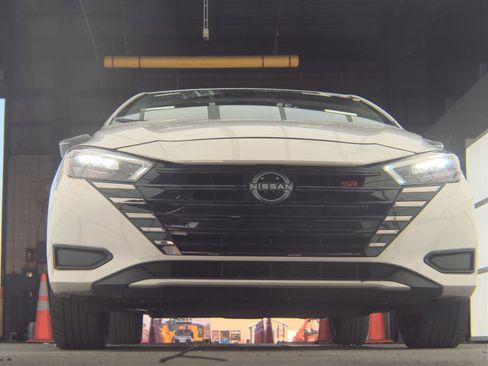 Used 2025 Nissan Versa SR w/ Trunk Package image 4