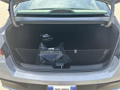 New 2025 Hyundai Elantra SEL image 18