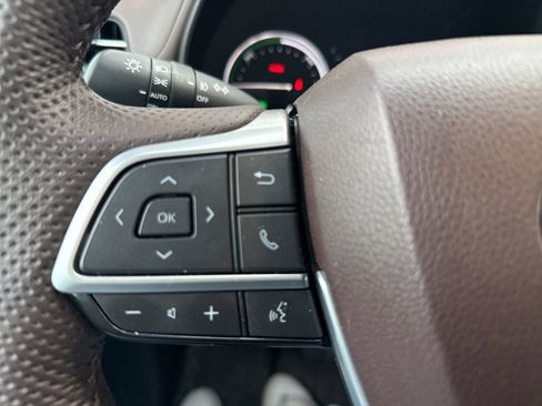 Used 2024 Toyota Sienna Platinum image 24