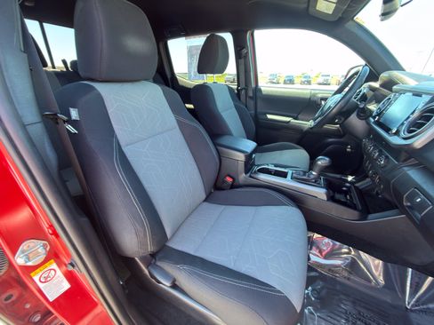 Used 2020 Toyota Tacoma TRD Sport AWD/4WD image 16