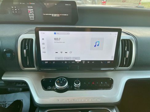 Used 2025 Ford Expedition Active image 16