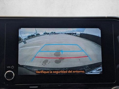 Used 2024 Toyota Highlander LE image 12