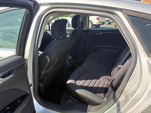 Used 2015 Ford Fusion SE w/ Equipment Group 201A FWD image 17