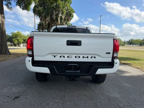 Used 2019 Toyota Tacoma TRD Sport w/ Technology Package AWD/4WD image 6