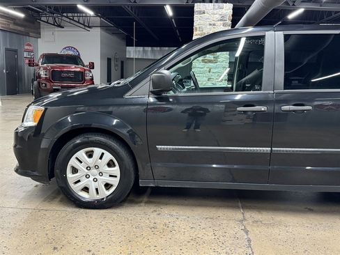 Used 2016 Dodge Grand Caravan American Value Package image 5