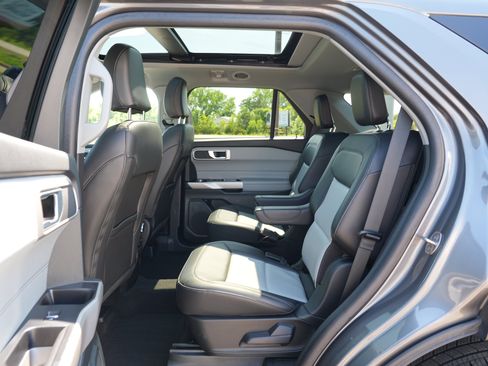Used 2024 Ford Explorer XLT w/ Equipment Group 202A AWD/4WD image 20
