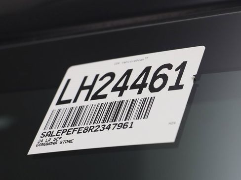 New 2024 Land Rover Defender 110 SE image 25