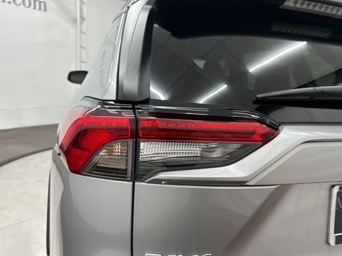 Used 2021 Toyota RAV4 XLE Premium image 31