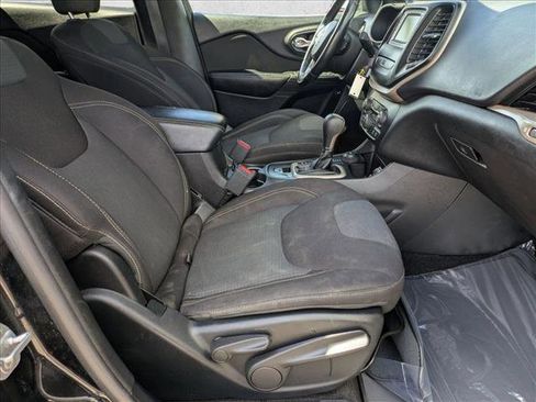 Used 2017 Jeep Cherokee Latitude w/ Comfort & Sound Group image 21