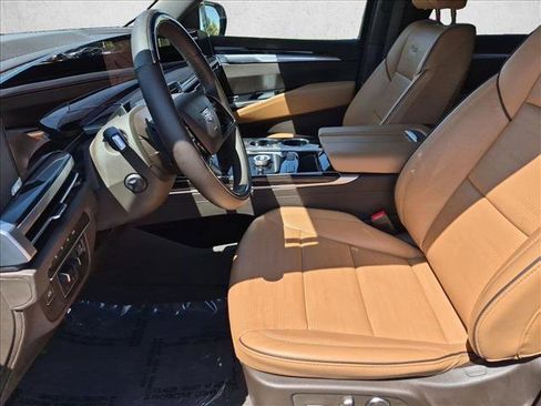 Used 2025 Cadillac Escalade Premium Luxury AWD/4WD image 17