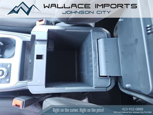 Used 2023 Ford Explorer XLT image 44