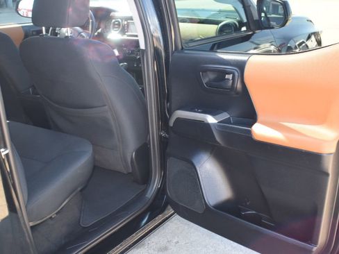 Used 2019 Toyota Tacoma SR5 image 12