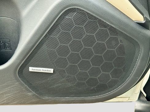 Used 2018 Subaru Outback 3.6R Limited image 24