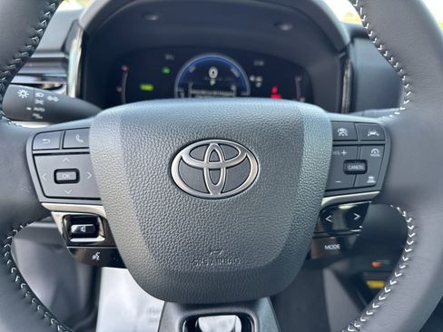 New 2025 Toyota Camry SE w/ Convenience Package FWD image 17
