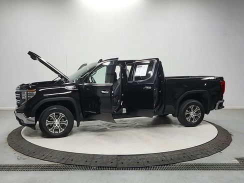 Used 2025 GMC Sierra 1500 SLT image 12