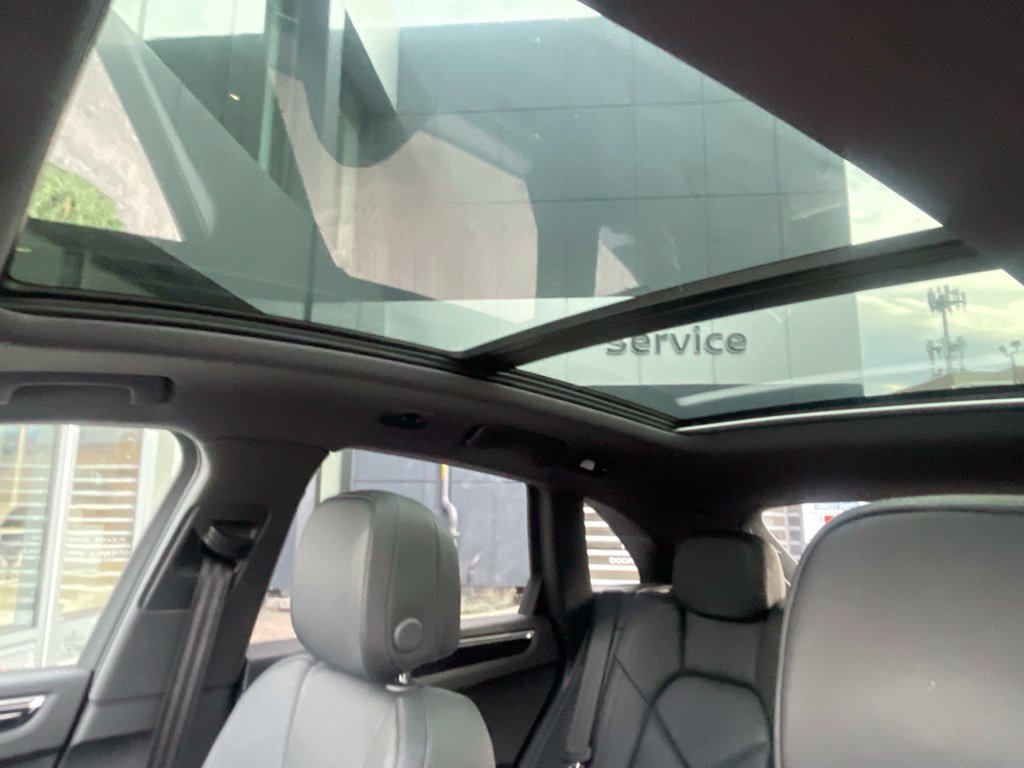 Used 2023 Porsche Macan AWD/4WD image 13