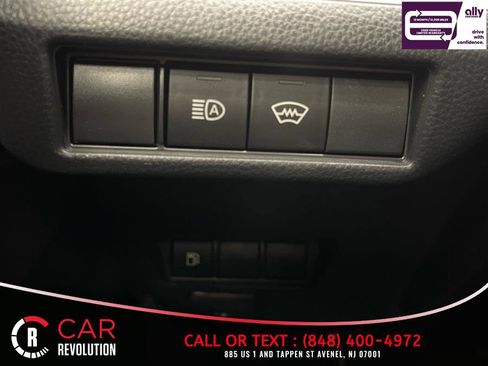 Used 2023 Toyota Prius LE FWD image 31