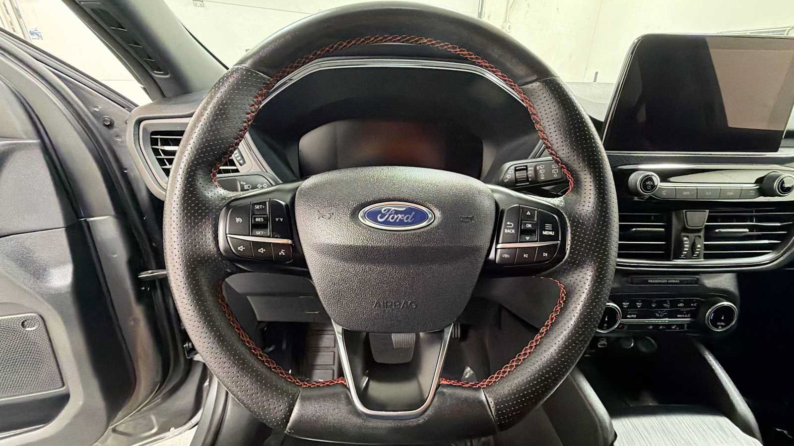 Used 2025 Ford Escape ST-Line Select AWD/4WD image 16