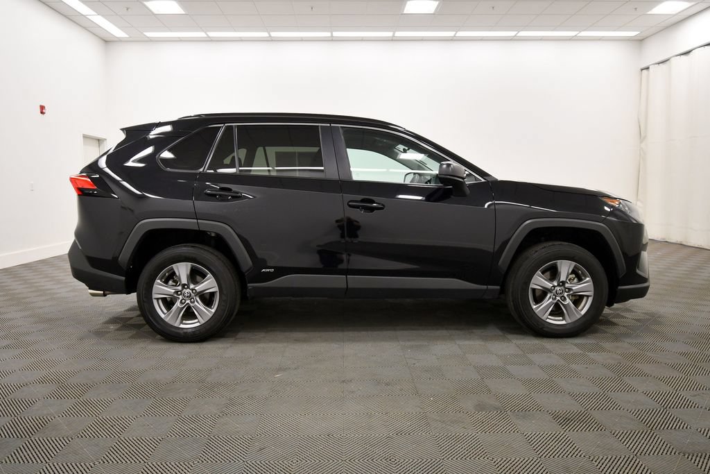 Used 2022 Toyota RAV4 LE AWD/4WD image 9