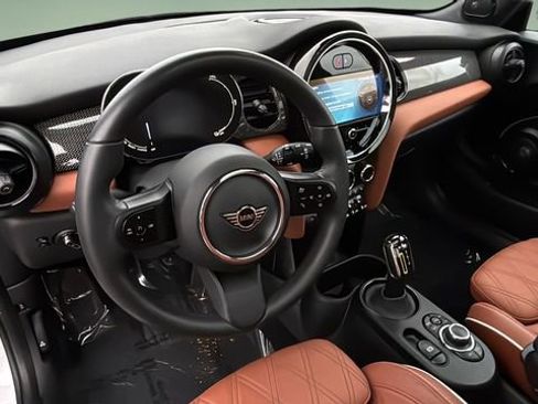 Used 2024 MINI Cooper SE w/ Signature Upholstery Package image 9