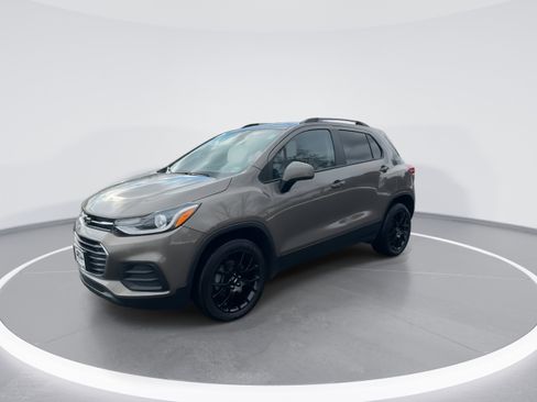 Used 2022 Chevrolet Trax LT w/ Sport Edition image 4