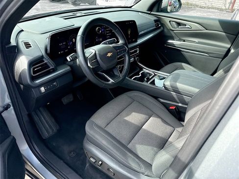 Used 2024 Chevrolet Traverse LT image 25