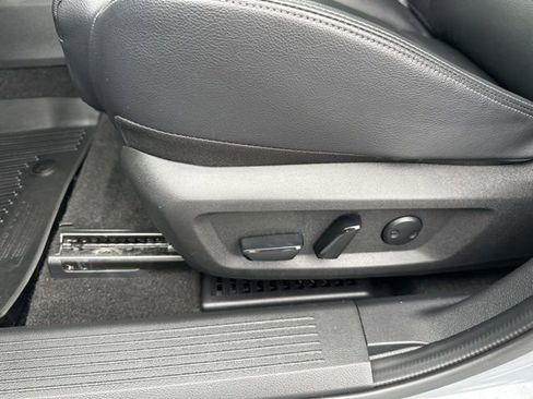 Used 2023 Nissan Rogue SL w/ SL Premium Package image 16