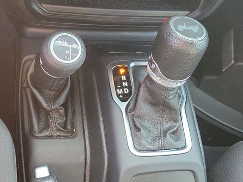 Used 2022 Jeep Wrangler Unlimited Sport image 25