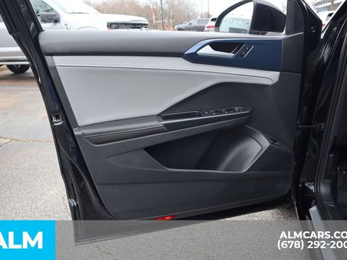 Used 2024 Volkswagen Taos SE image 11