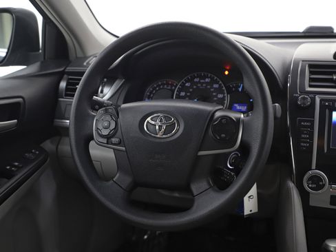 Used 2013 Toyota Camry LE image 15