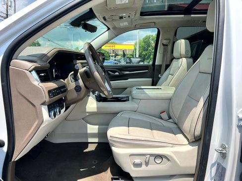 Used 2021 GMC Yukon Denali w/ Denali Premium Package image 10