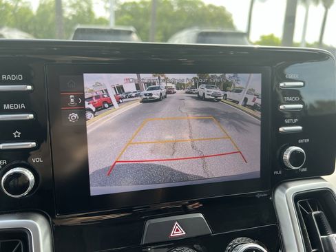 Used 2022 Kia Sorento LX FWD image 25
