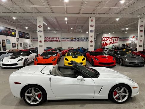 Used 2011 Chevrolet Corvette Convertible w/ Preferred Equipment Group RWD image 5