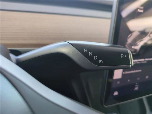 Used 2025 Tesla Model Y Long Range image 12