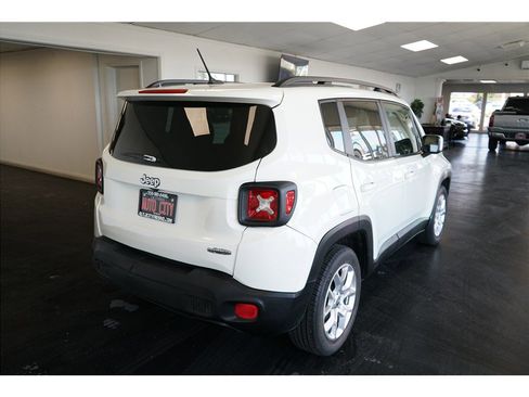 Used 2017 Jeep Renegade Latitude image 7