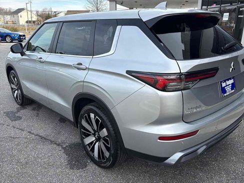 New 2026 Mitsubishi Outlander SE image 6
