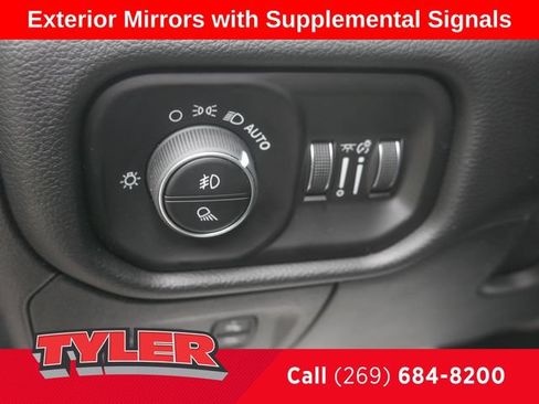 New 2026 RAM 1500 4x4 Crew Cab image 25
